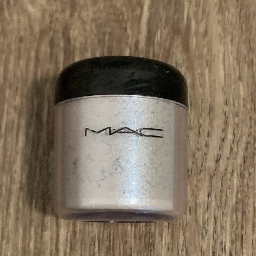 Mac Lark About Pigment